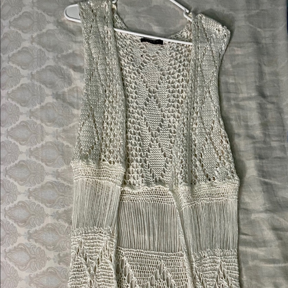 WHITE VEST